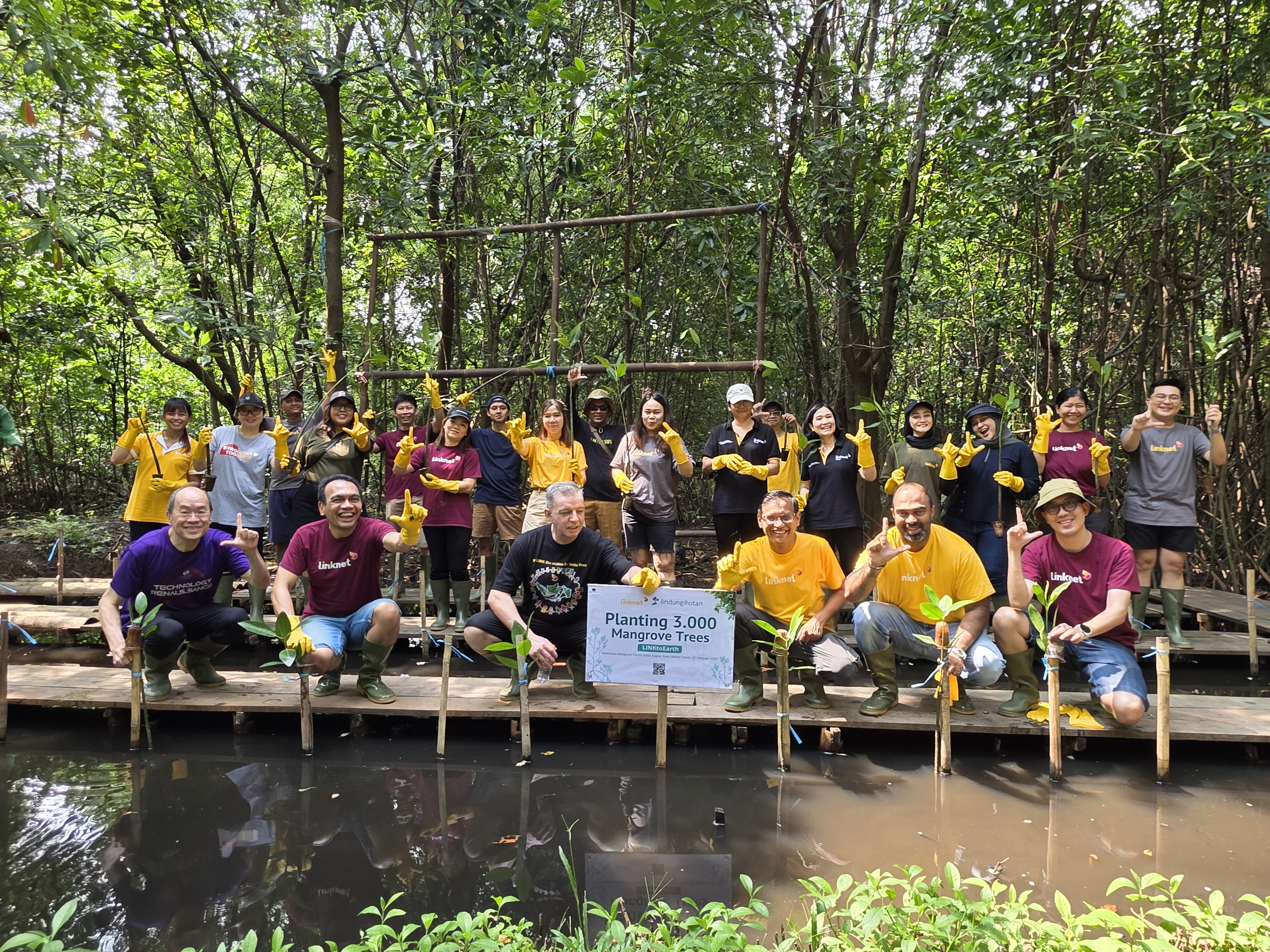 Komitmen Terhadap Keberlanjutan Lingkungan,  PT Link Net Tbk tanam 3.000 Pohon Bakau di Jakarta Utara
